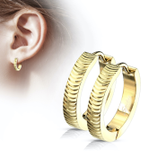 Csuklós fülbevaló sebészeti acélból, texturált mintával