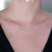 Catena d'argento, design delicato