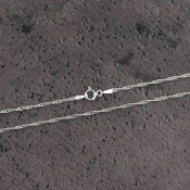 Catena d'argento, design delicato