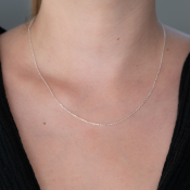 Cadena de plata, diseño delicado