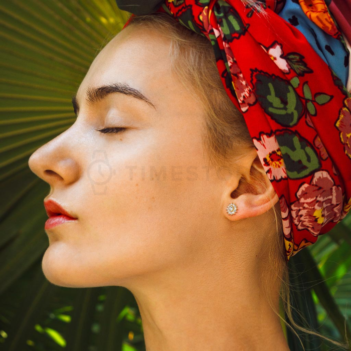 Сребърни обеци с форма на цвете и прозрачни кубични цирконии