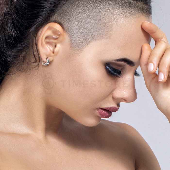 Kerek csuklós fülbevaló átlátszó cirkóniákkal