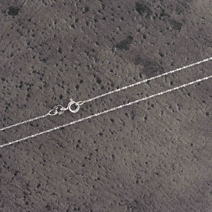 Catena d'argento, design delicato