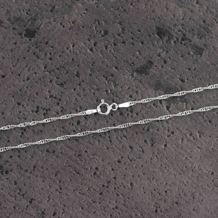 Catena d'argento, design delicato