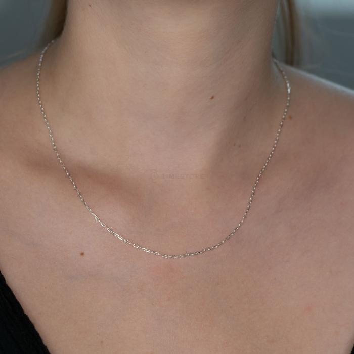 Catena d'argento, design delicato