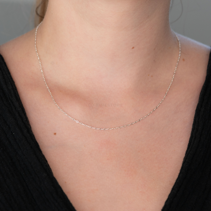Catena d'argento, design delicato