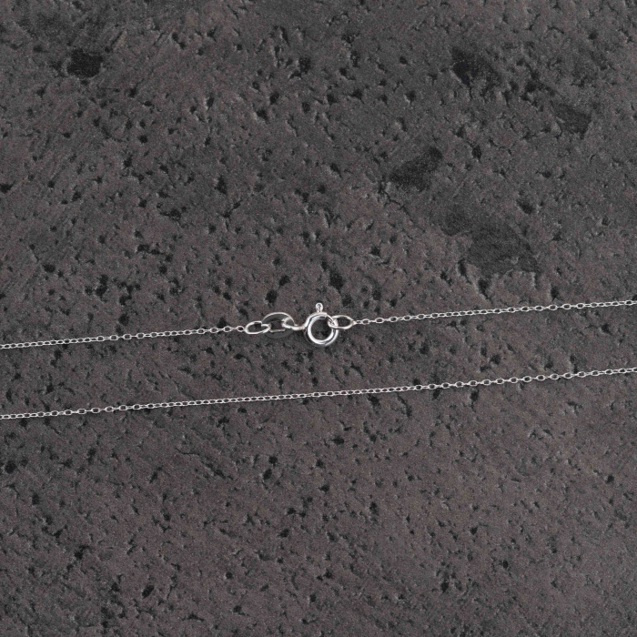 Catena d'argento, design delicato