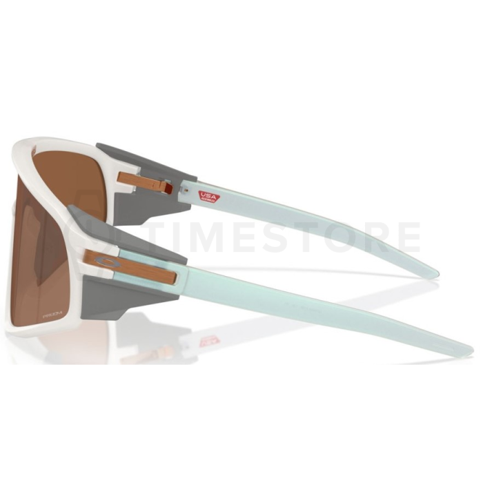 Oakley Latch